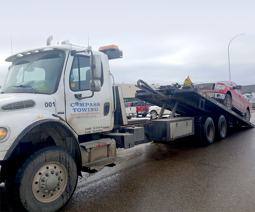 Alberta tow truck drivers call for more roadside awareness after